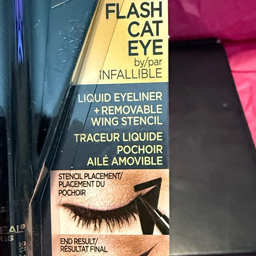 L'Oreal Flash Cat Eye Eyeliner in Noir